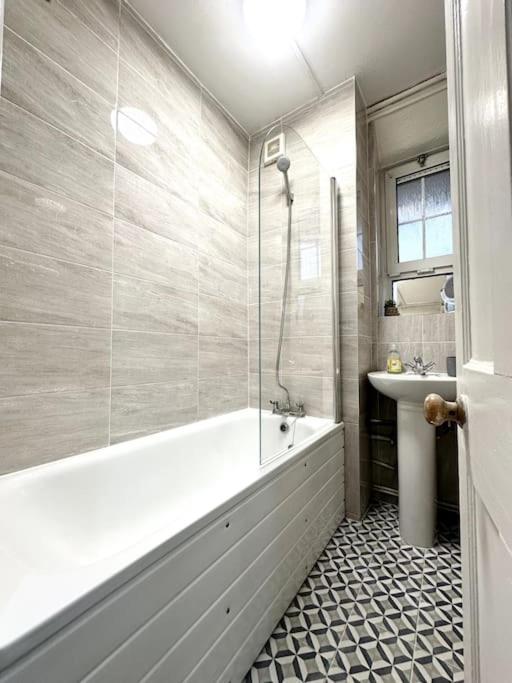 Quirky 3 Bedroom Flat In Shoreditch Londra Exterior foto